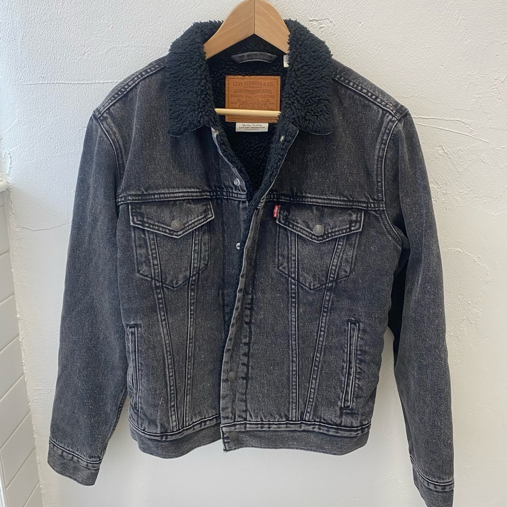 NEW Levi’s Sherpa Trucker Jacket, men’s small, dark stonewash gray